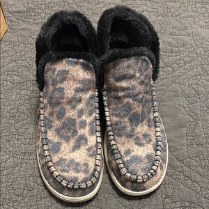 Hey Dude Fuzzy Black and Brown Boots